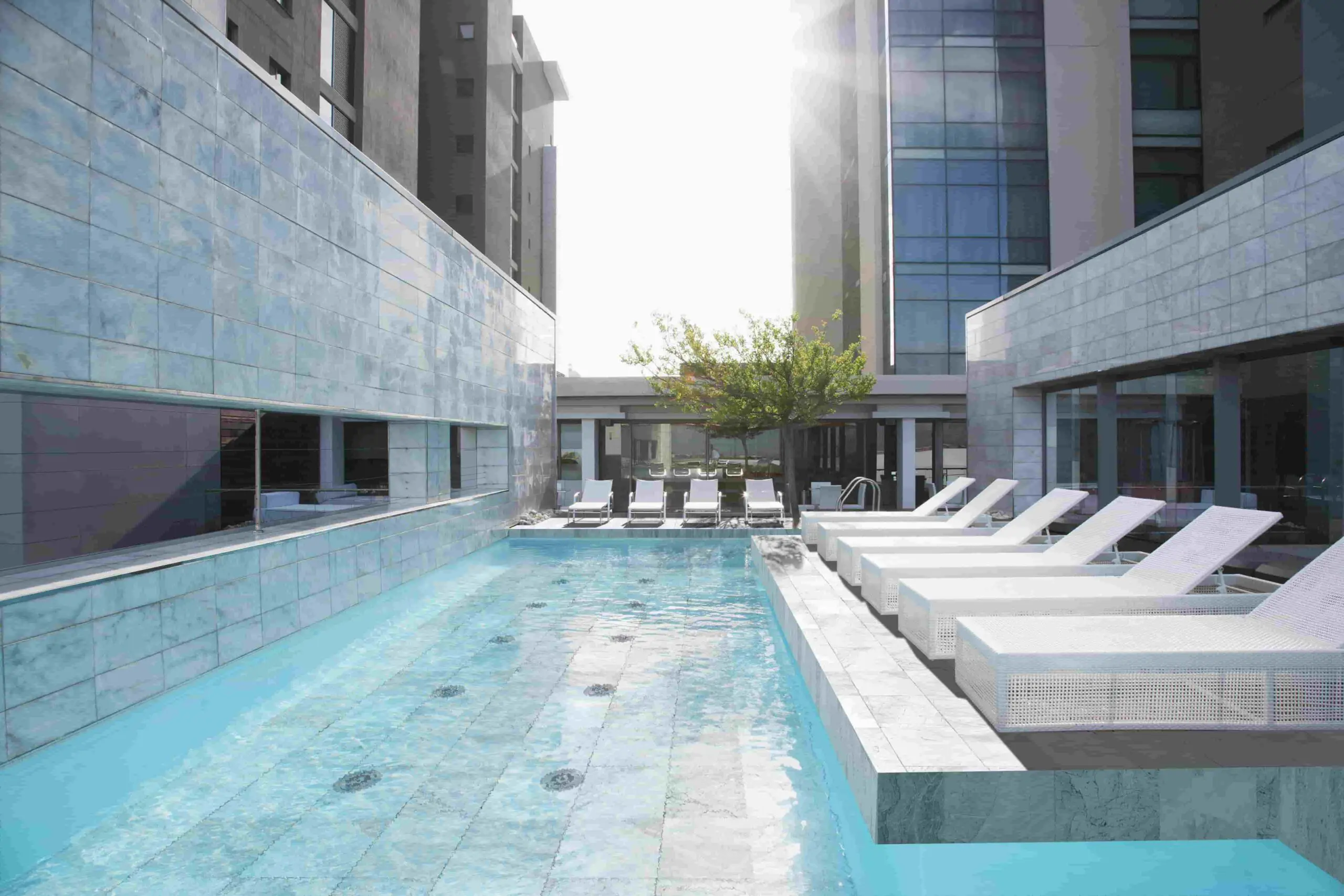 Piscina terra moIEbil i dry deck fountain obert scaled 1