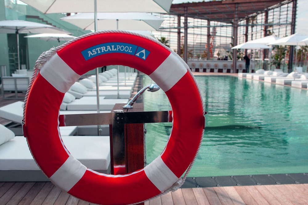 Pool safety equipment: a comprehensive guide to professional selection and implementation Pool safety equipment: a comprehensive guide to professional selection and implementation